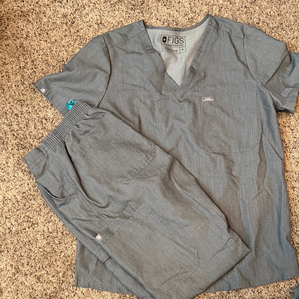 Figs Charcoal Scrub Ensemble